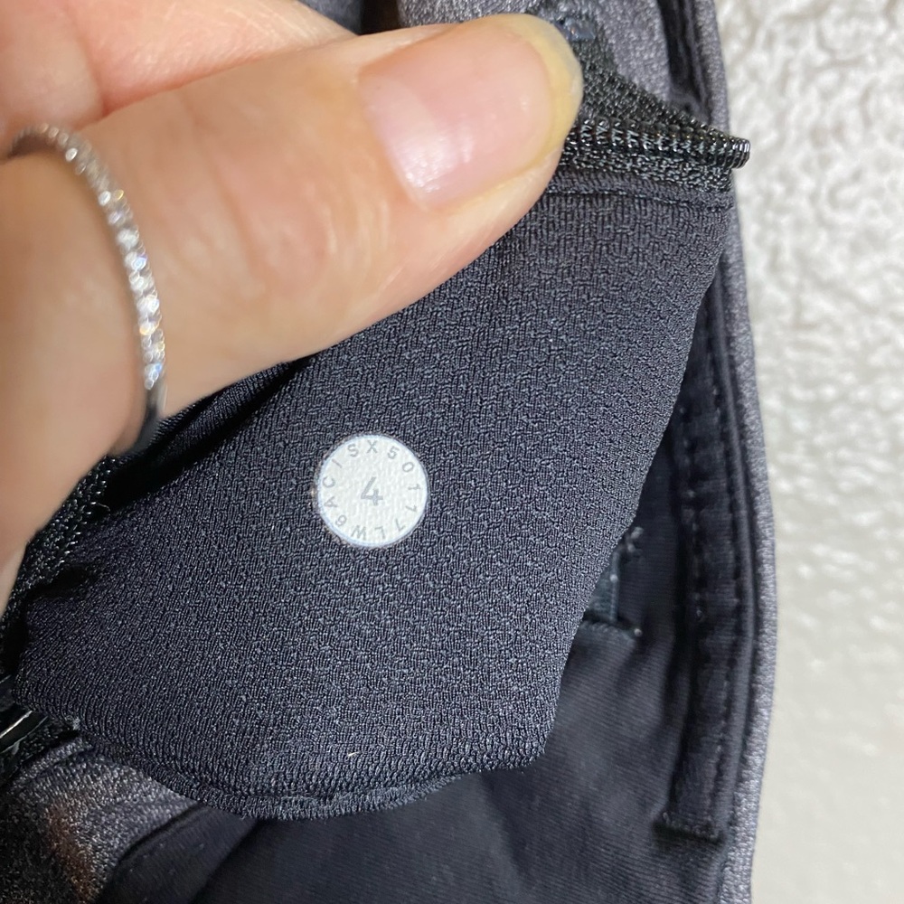 Lululemon Black and Grey Race Rival Cropped  Leggings - Picture 5 of 6